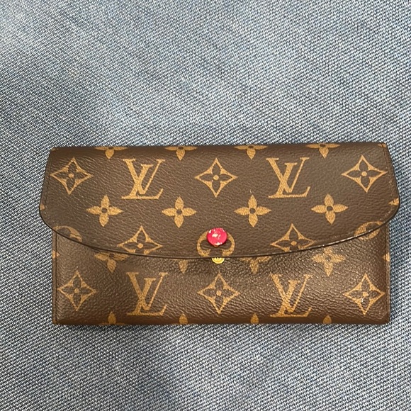Authentic: Louis Vuitton Monogram Emilie Wallet
